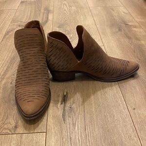 Steve Madden brown suede booties 7
